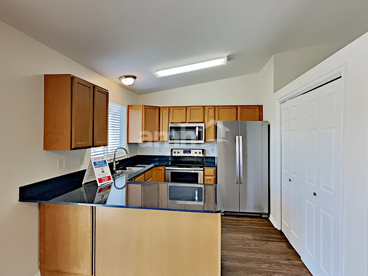 4 bed, 3.0 bath, 1898 sqft, $2,930 — Photo 3