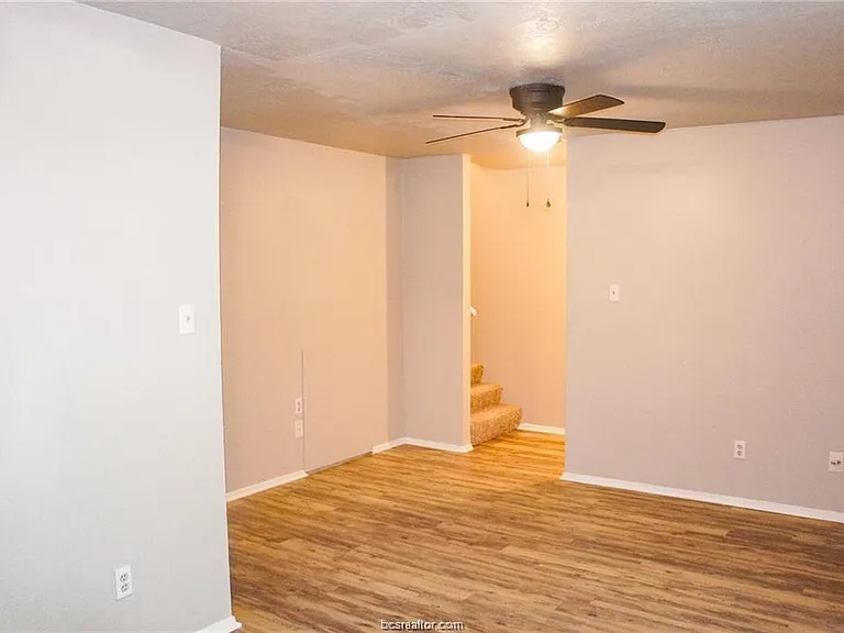 2400 Blanco Dr #D — Photo 2