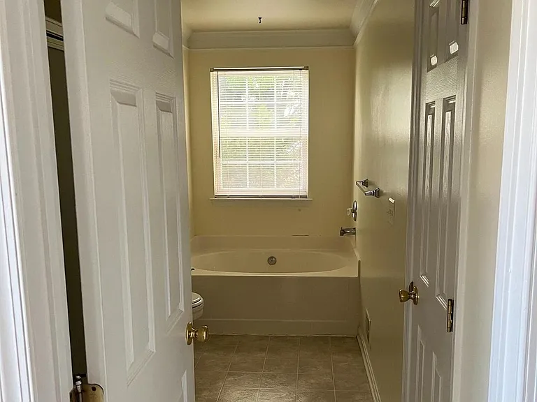 203 Byfield Rd — Photo 8