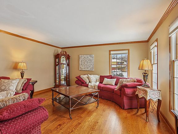 5th image of 580 Moray Ter