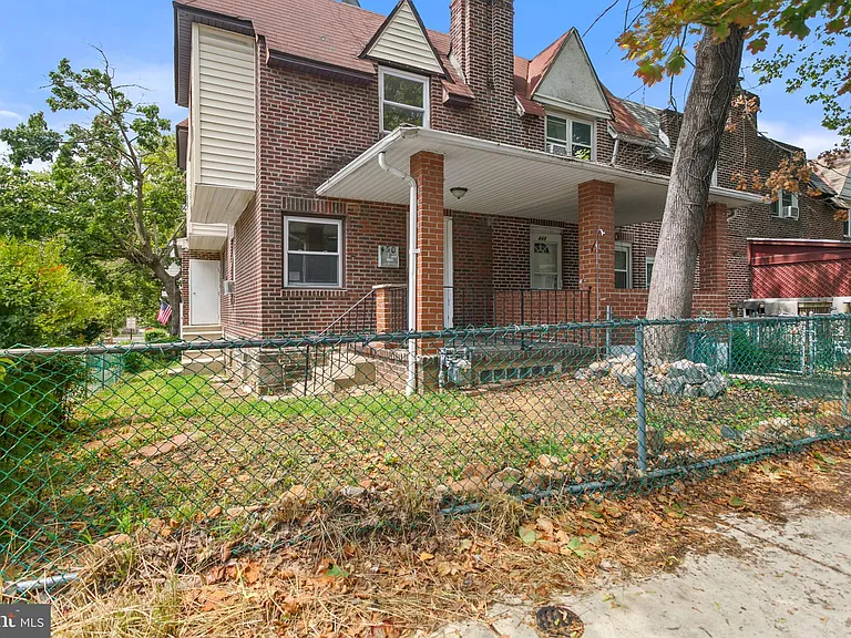 450 Glendale Rd — Photo 1