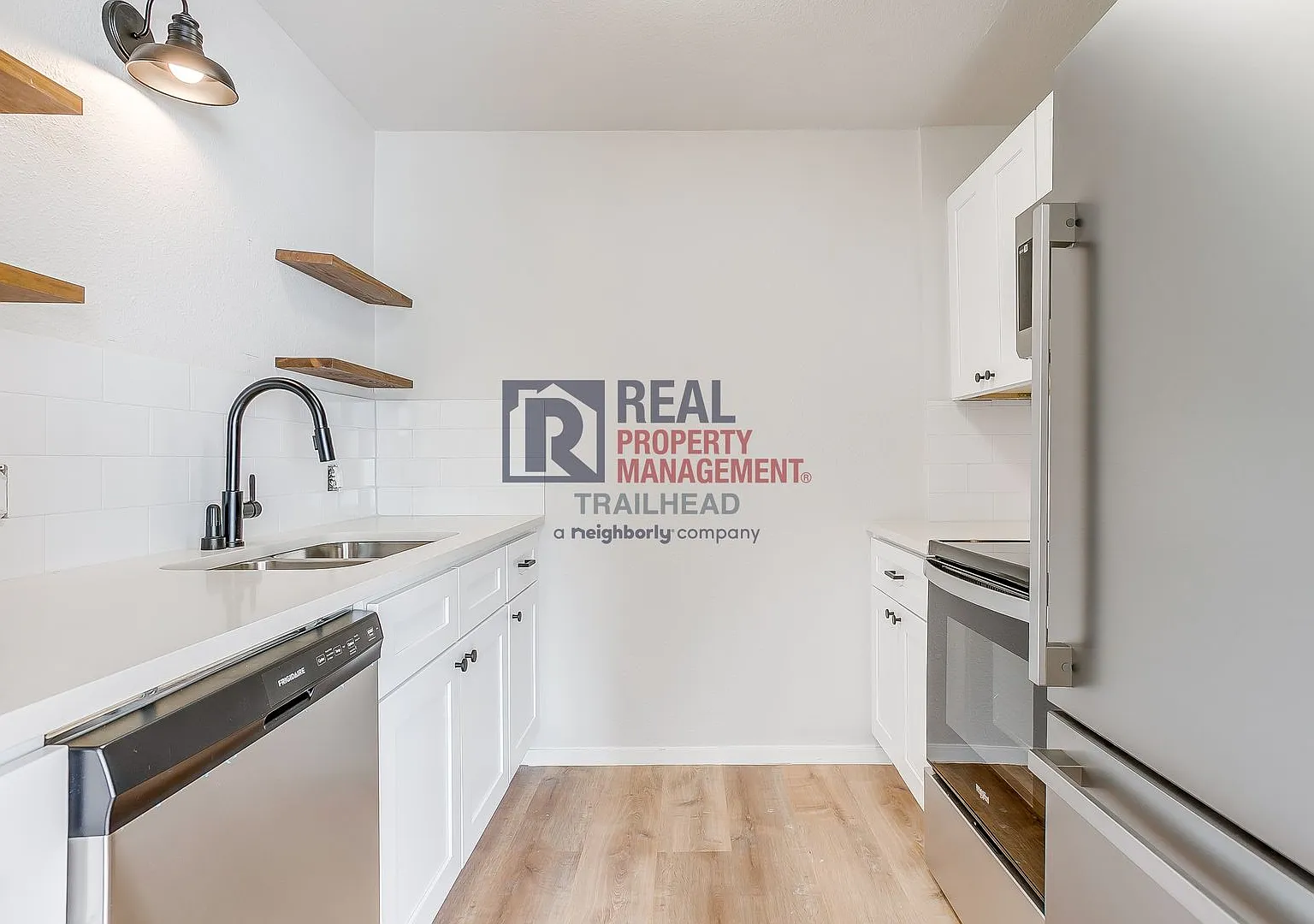 Stylish 1 Bed 1 Bath - Great Location — Photo 1