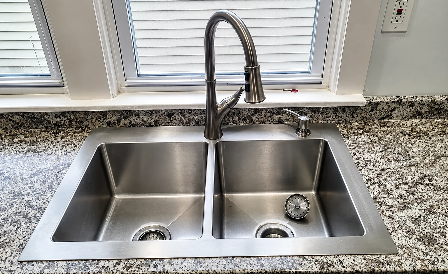 3 bed, 1200 sqft, $1,600 — Photo 2