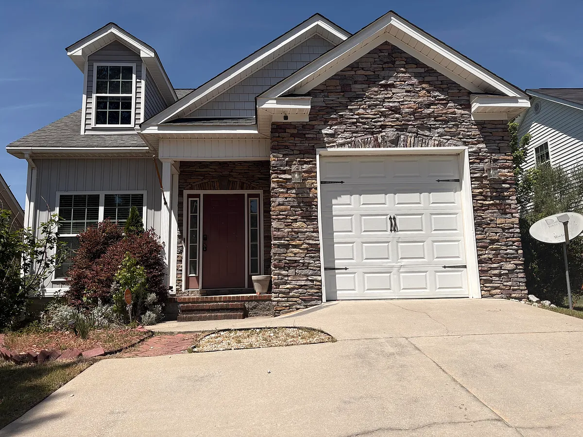 Building Photo - 1447 Collins Dr