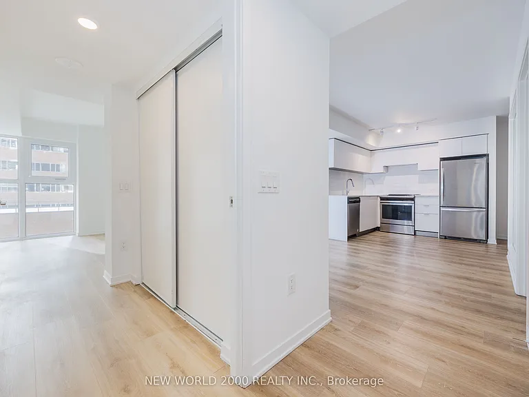 101 Roehampton Ave #2002 — Photo 19