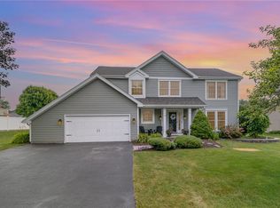 14 Edenfield Rd, Penfield, NY 14526