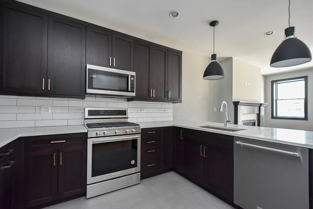 Appealing 3 Bed, 2 Bath at Bell + Irving Park (St. Bens) — Photo 4