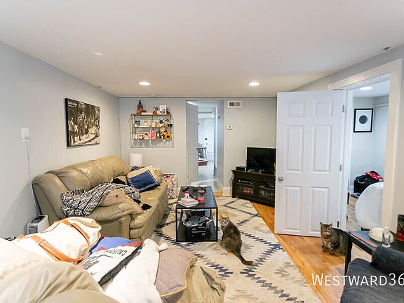 3rd image of 2618 N Wayne Ave #G
