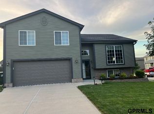 18004 Sunridge St, Omaha, NE 68136