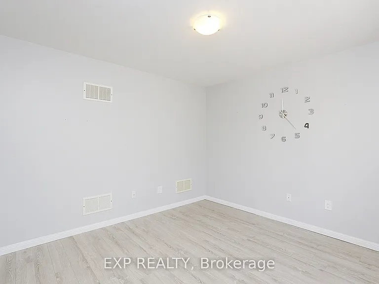 11 Crossbill Rd — Photo 5