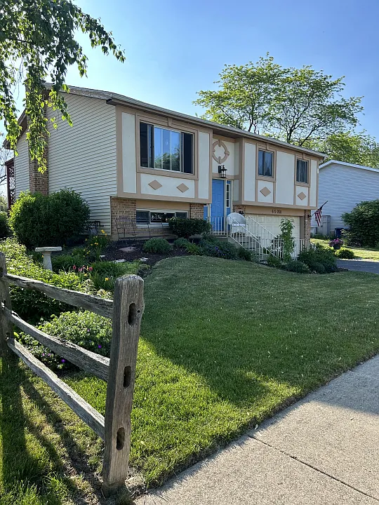 6S050 Park Meadow Dr photo 1