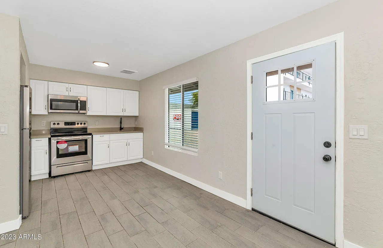 1459 E Taylor St — Photo 2