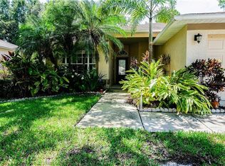 1752 Bayhill Dr, Oldsmar, FL 34677