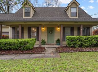 210 Pinehills Dr, Hattiesburg, MS 39402