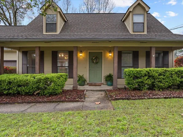 210 Pinehills Dr, Hattiesburg, MS 39402