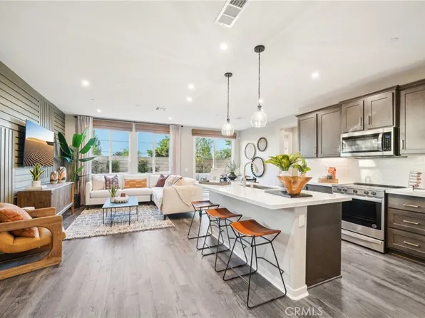 16056 Olivas Ln, Fontana, CA 92336