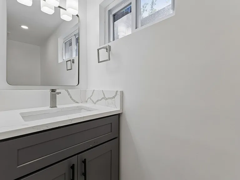 4627 H St SE — Photo 5