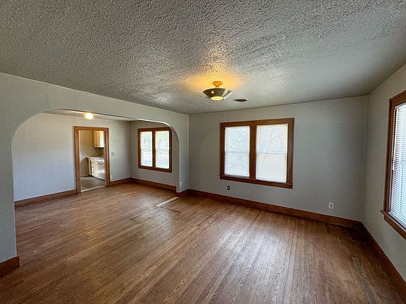 3rd image of 913 N Boulevard St