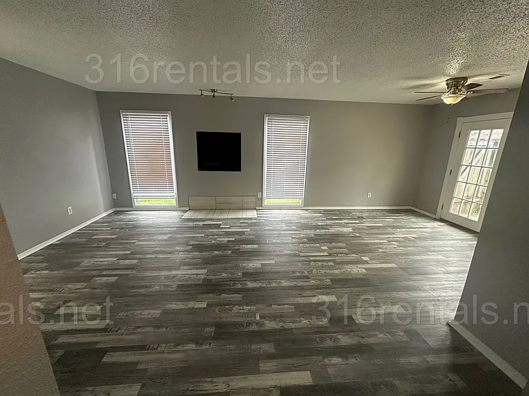 511-13 S. Edwards — Photo 7