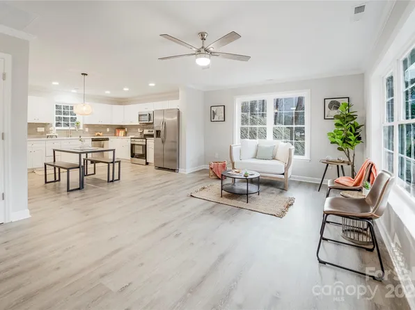 62 Leisure Ln, Maggie Valley, NC 28751