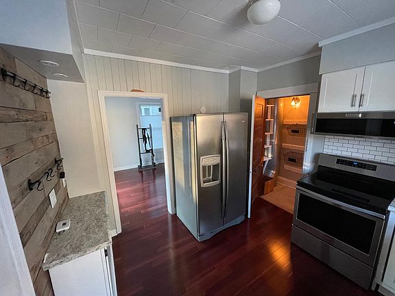4th image of 824 Lewis Ave