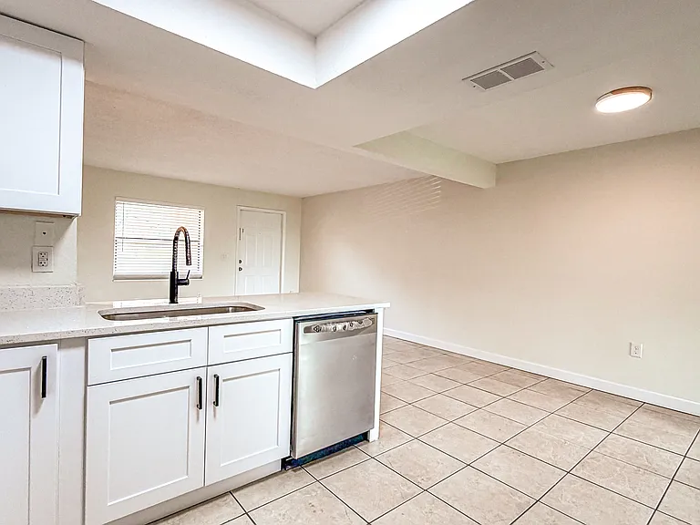 213 McKay Dr #J — Photo 6