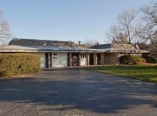 649 Cloverlane Dr, Sycamore, IL 60178