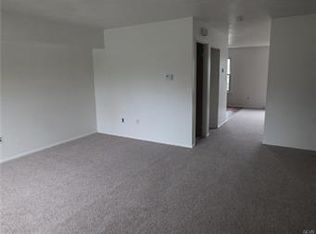 1 Eisenhower Cir, Whitehall, PA 18052