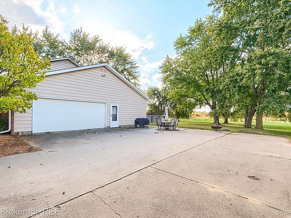 4th image of 8171 N Linden Rd