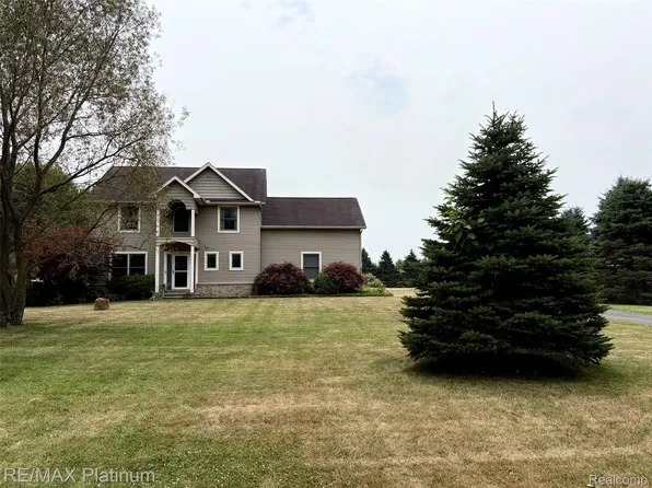 9731 Fountain Ln, Fowlerville, MI 48836