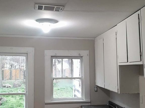 4th image of 313 E Kentucky St