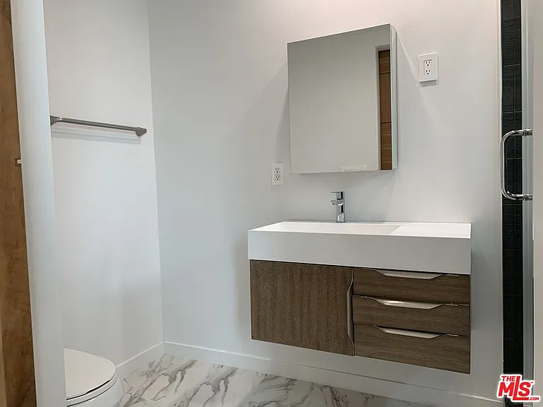 11341 Pearl St — Photo 37