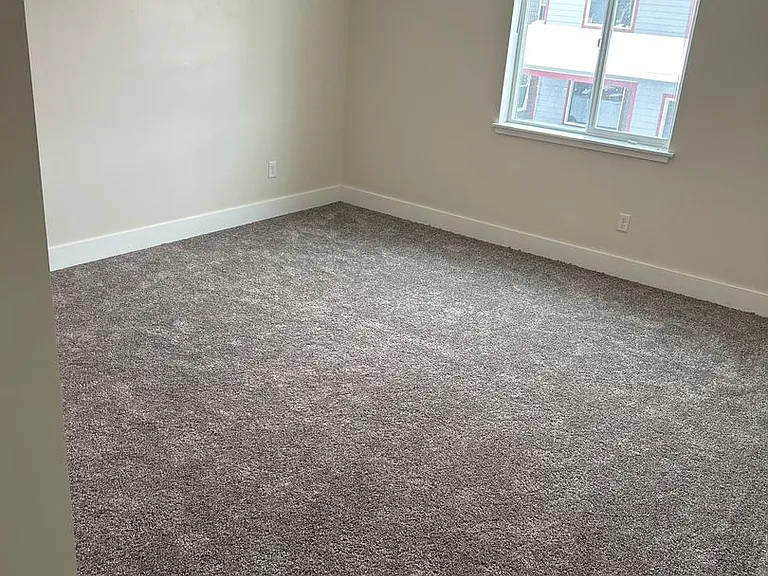 1072 Abigail Ln — Photo 2