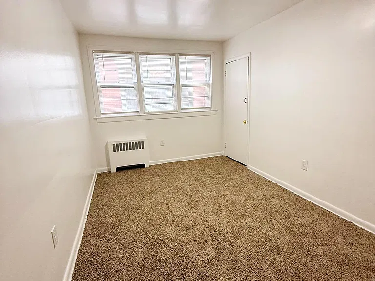 633 Noble St — Photo 10
