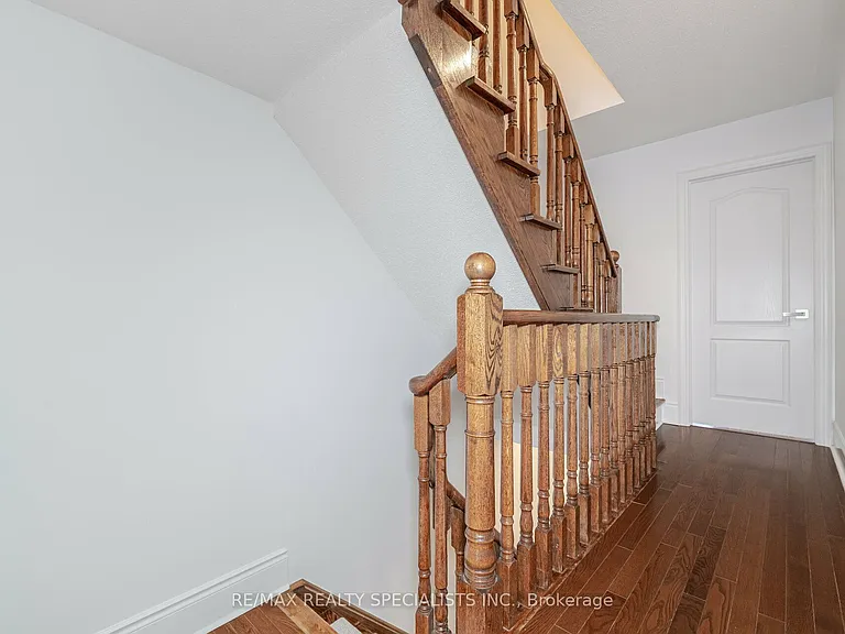 8C Clairtrell Rd — Photo 24