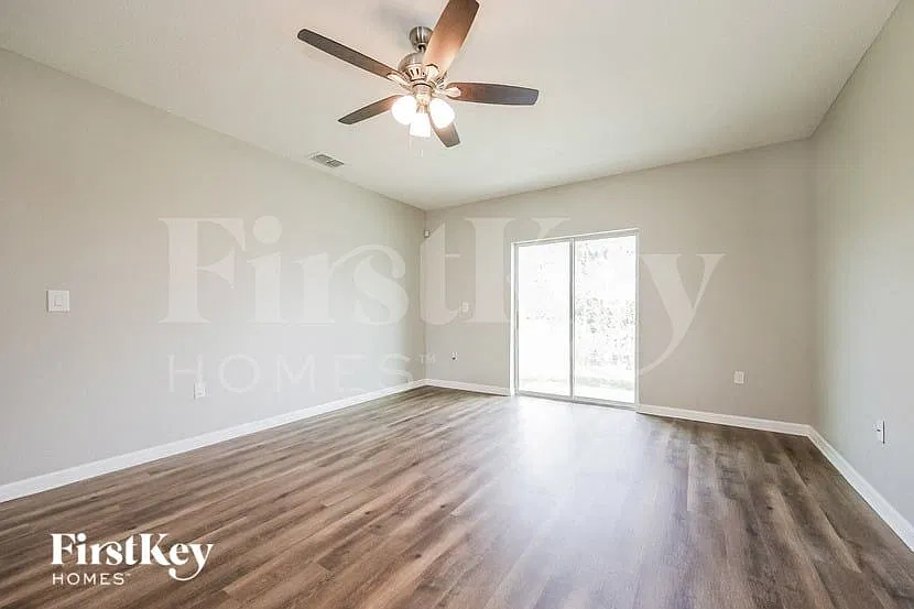 3 bed, 2.0 bath, 1593 sqft, $2,270 — Photo 3