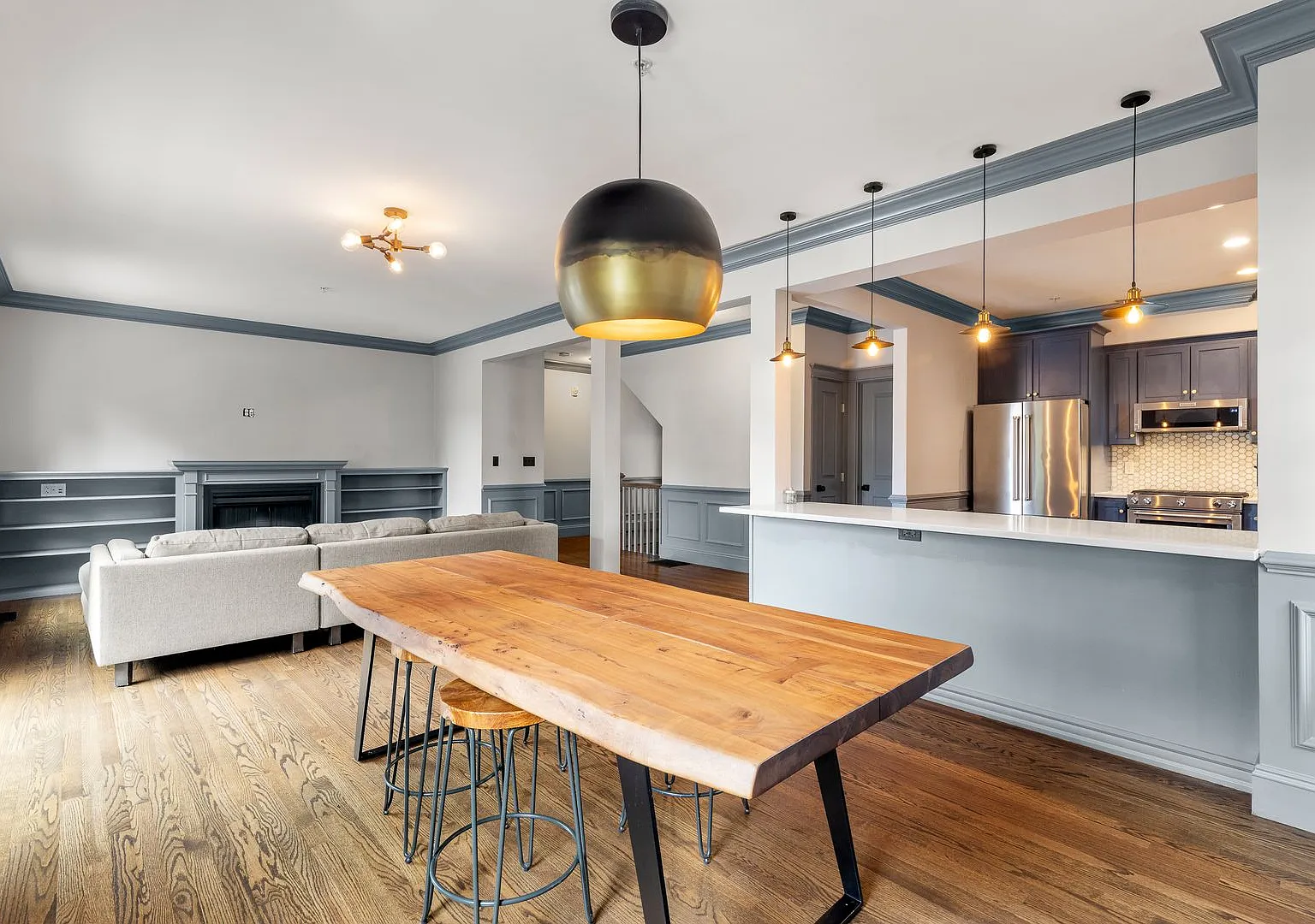 Luxury Quincy Center Townhome Rental Offering Refined Living, Premier Convenience, and Exceptiona... — Photo 1