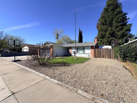 2nd image of 1909 Devin Dr
