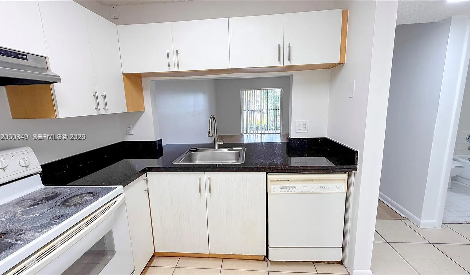 Bella Grand Condo — Photo 2
