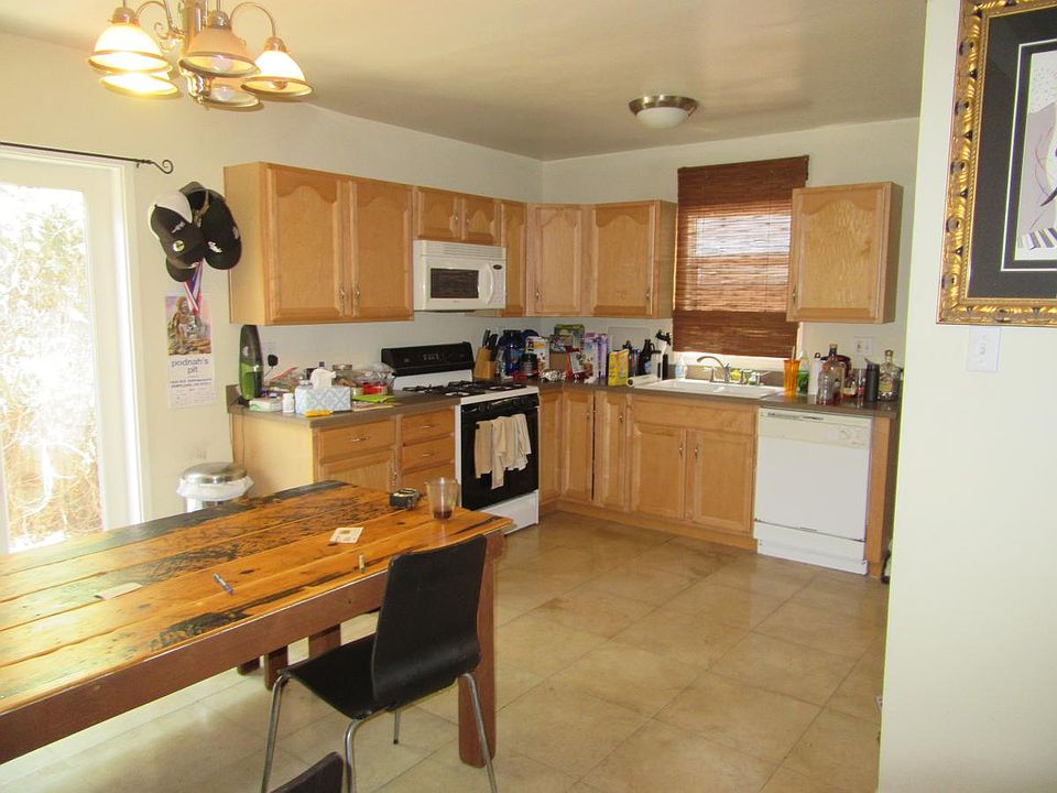 Kitchen/Dining Area