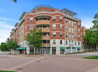 400 Village Cir UNIT 303, Willow Springs, IL 60480