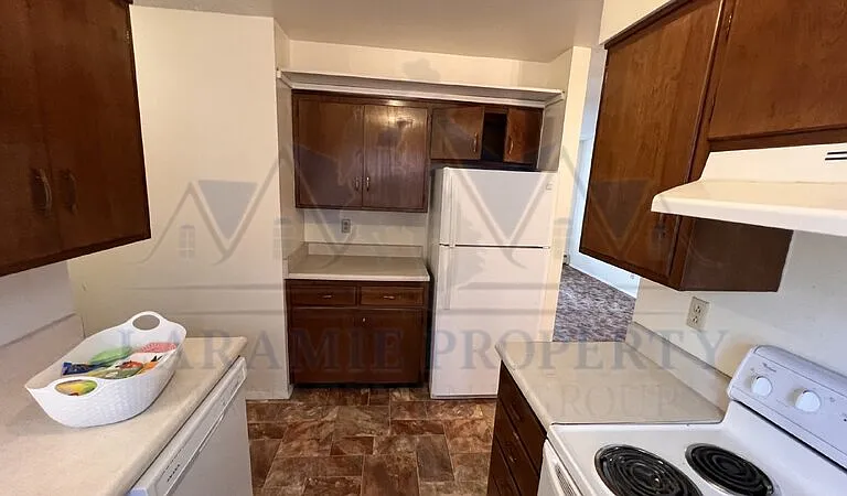 710 Downey St #19 — Photo 3
