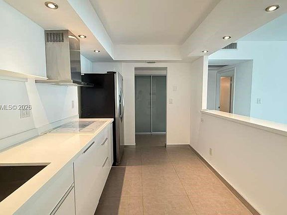 3rd image of 19380 Collins Ave APT 905