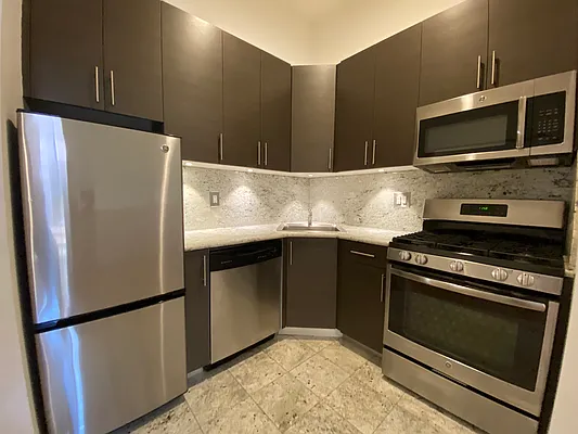 Rented by AZ REALTY NYC LLC | media 21