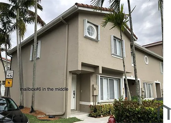 143 Riviera Cir — Photo 2