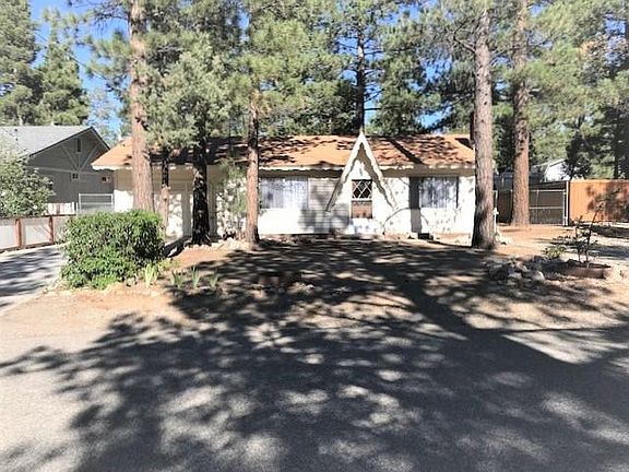 2nd image of 1056 Hemlock Ln