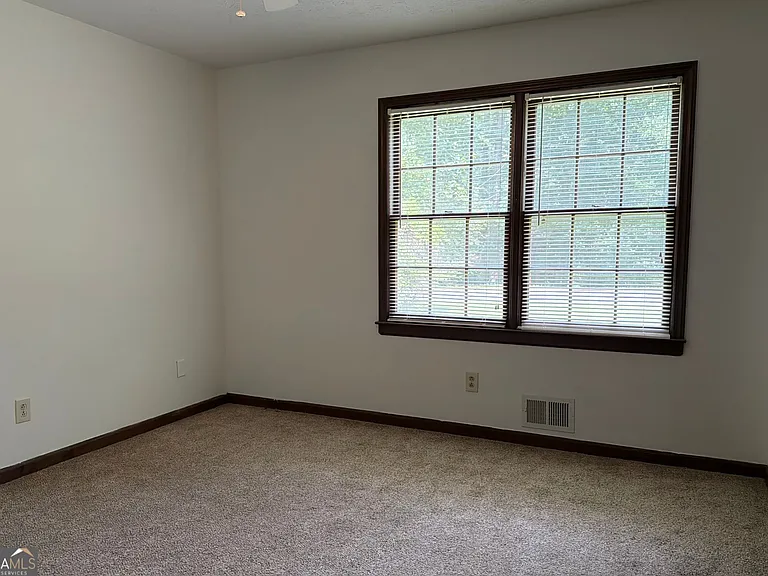310 Sharon Dr — Photo 15