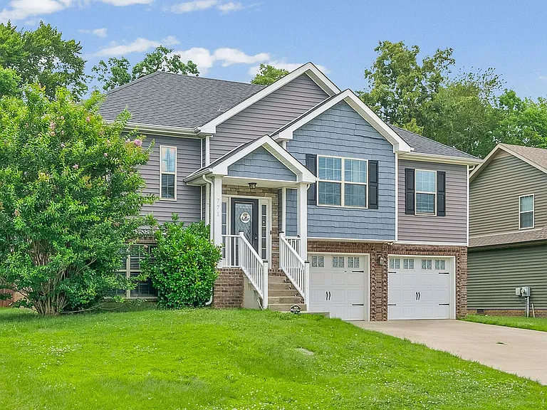 771 Banister Dr — Photo 2