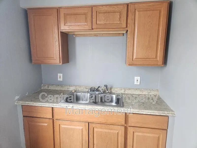 2 bed, 1.0 bath, $1,400 — Photo 2