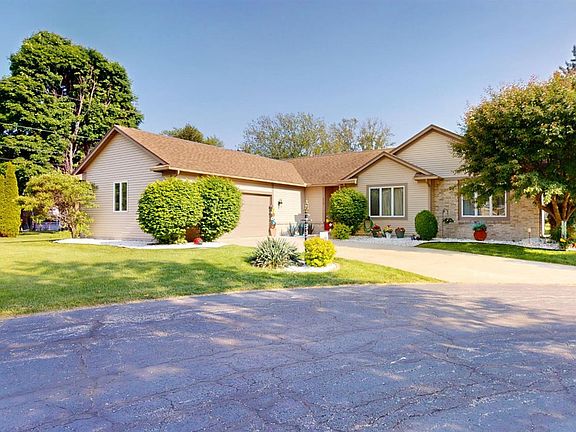 2nd image of 210 Briarwood Dr